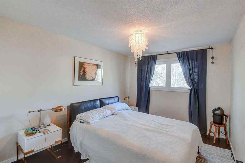 MLS&reg; # A2271803 - 80 Woodglen Road SW in Woodbine Calgary, Residential Open Houses