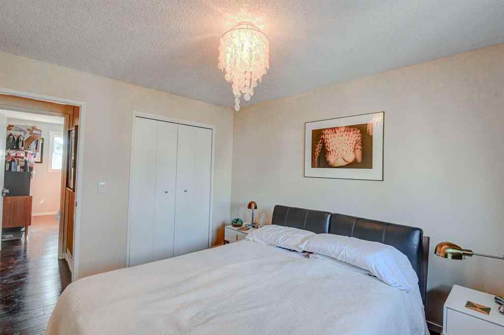 MLS&reg; # A2271803 - 80 Woodglen Road SW in Woodbine Calgary, Residential Open Houses