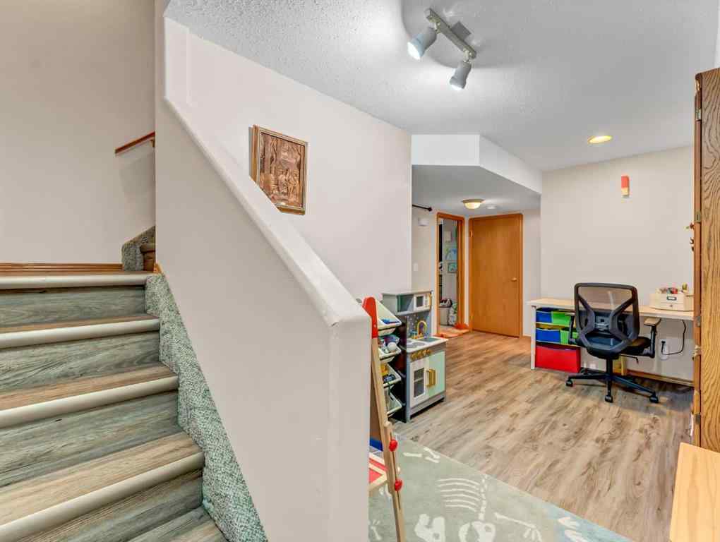 MLS&reg; # A2271829 - 10 Stanfield Place SE in SE Southridge Medicine Hat, Residential Open Houses