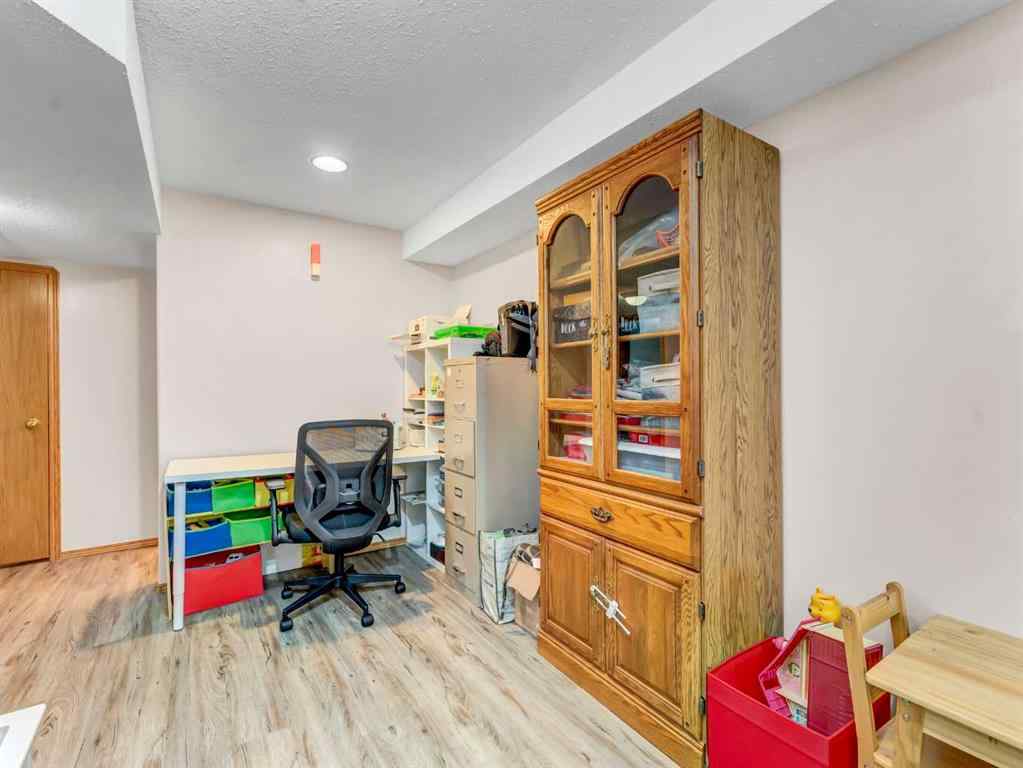 MLS&reg; # A2271829 - 10 Stanfield Place SE in SE Southridge Medicine Hat, Residential Open Houses