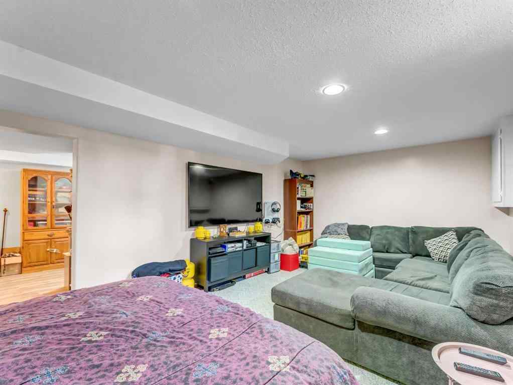 MLS&reg; # A2271829 - 10 Stanfield Place SE in SE Southridge Medicine Hat, Residential Open Houses