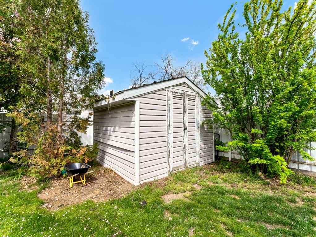 MLS&reg; # A2271829 - 10 Stanfield Place SE in SE Southridge Medicine Hat, Residential Open Houses