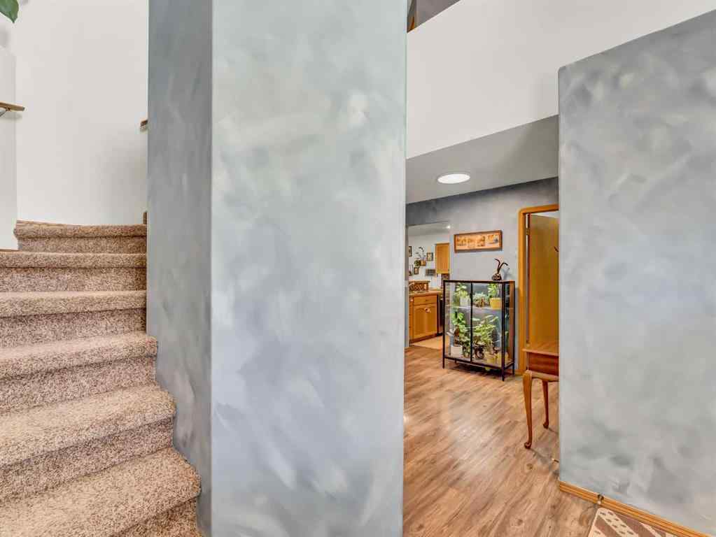 MLS&reg; # A2271829 - 10 Stanfield Place SE in SE Southridge Medicine Hat, Residential Open Houses