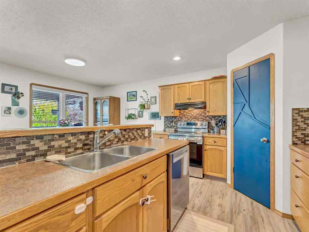 MLS&reg; # A2271829 - 10 Stanfield Place SE in SE Southridge Medicine Hat, Residential Open Houses