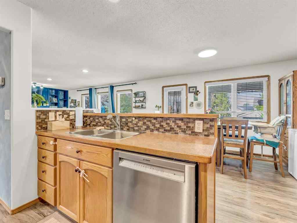 MLS&reg; # A2271829 - 10 Stanfield Place SE in SE Southridge Medicine Hat, Residential Open Houses