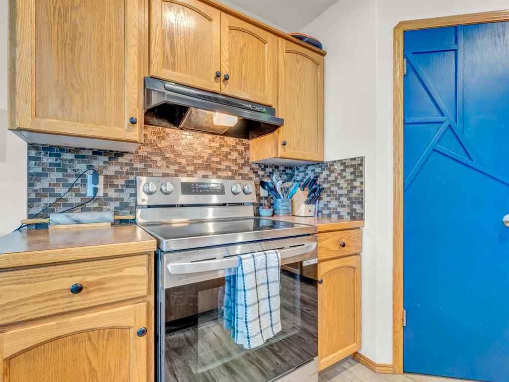 MLS&reg; # A2271829 - 10 Stanfield Place SE in SE Southridge Medicine Hat, Residential Open Houses