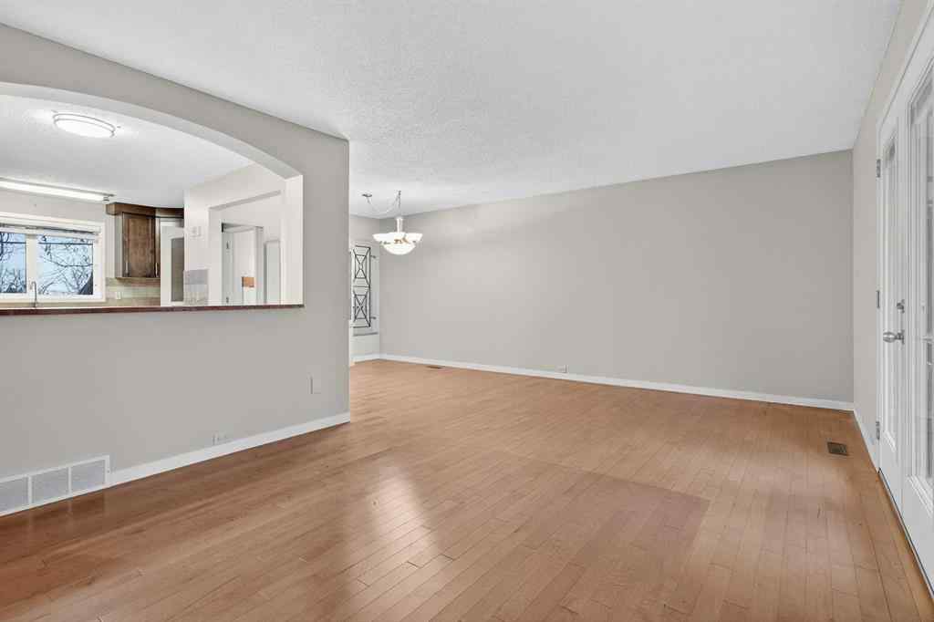 MLS&reg; # A2271834 - 5020 Nemiskam Road NW in North Haven Calgary, Residential Open Houses