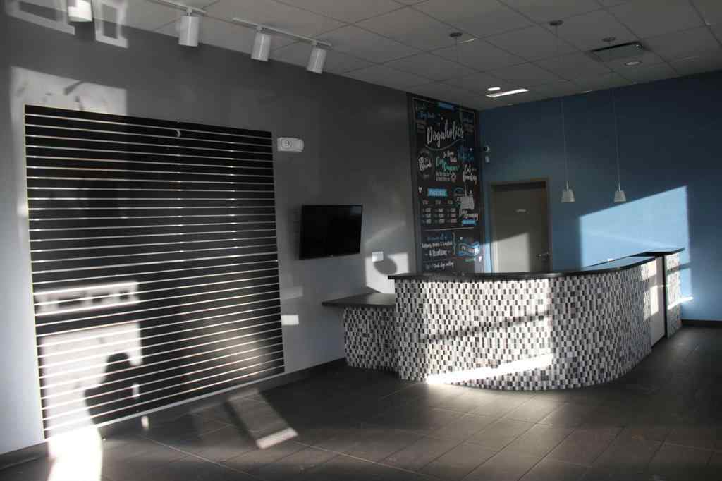 MLS&reg; # A2271854 - Unit #3 1404 44 Avenue NE in McCall Calgary, Commercial Open Houses