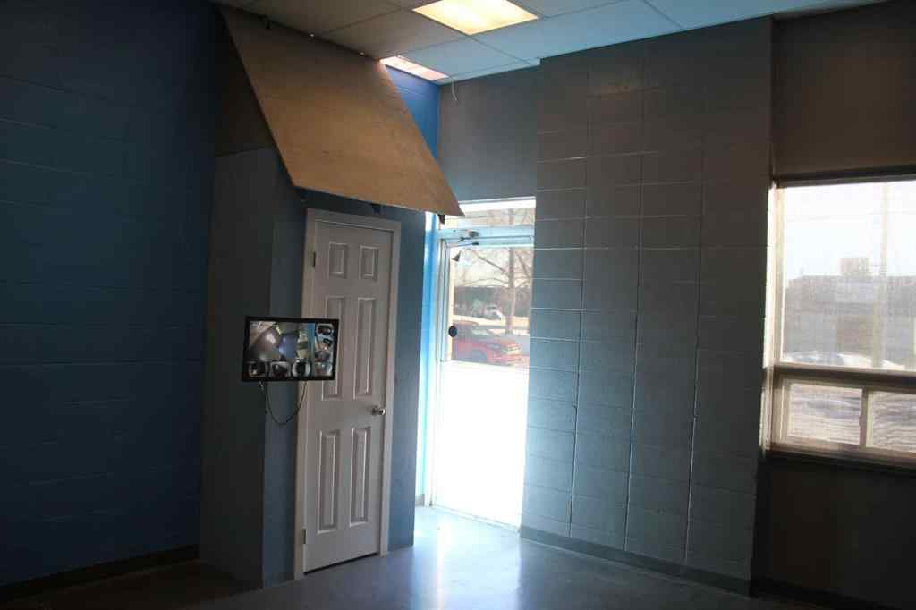 MLS&reg; # A2271854 - Unit #3 1404 44 Avenue NE in McCall Calgary, Commercial Open Houses