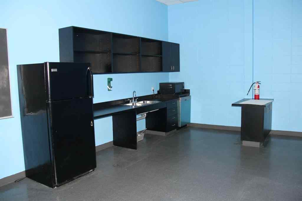 MLS&reg; # A2271854 - Unit #3 1404 44 Avenue NE in McCall Calgary, Commercial Open Houses