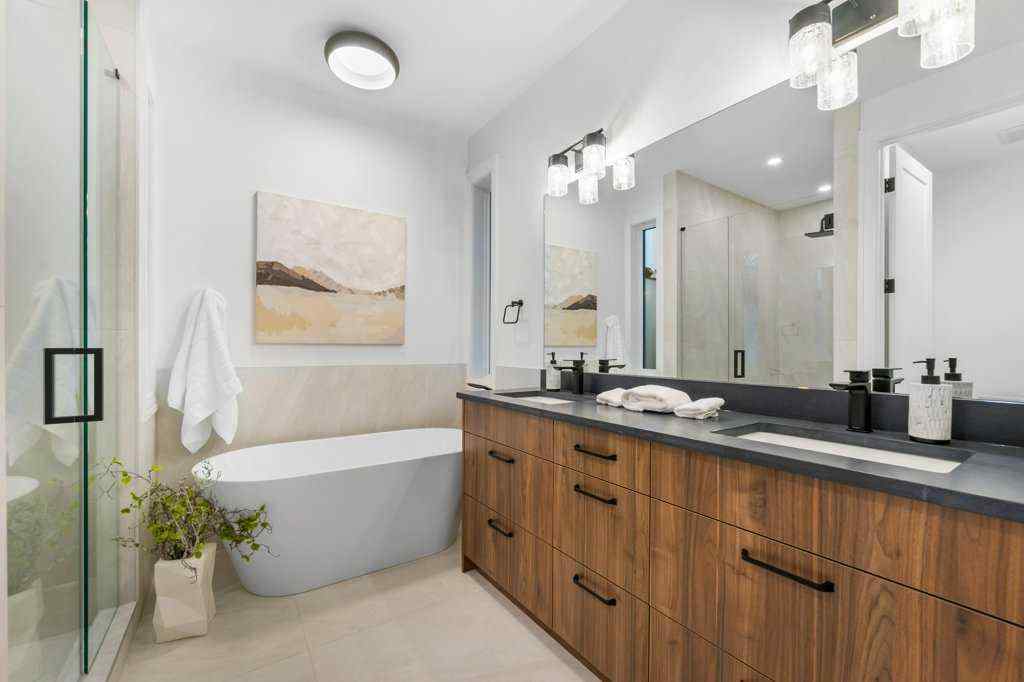 MLS® # A2271889 - 321 18 Avenue NW in Mount Pleasant Calgary, Residential Open Houses