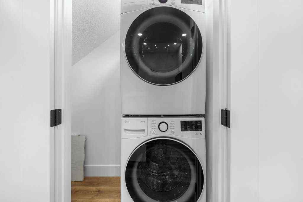 MLS® # A2271889 - 321 18 Avenue NW in Mount Pleasant Calgary, Residential Open Houses