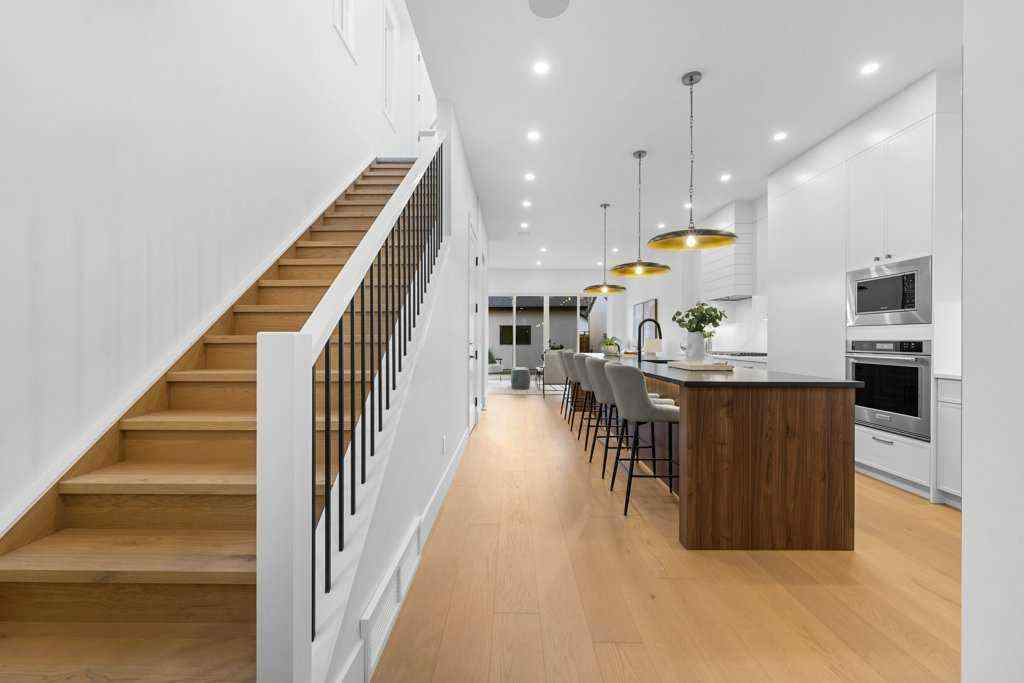 MLS® # A2271889 - 321 18 Avenue NW in Mount Pleasant Calgary, Residential Open Houses