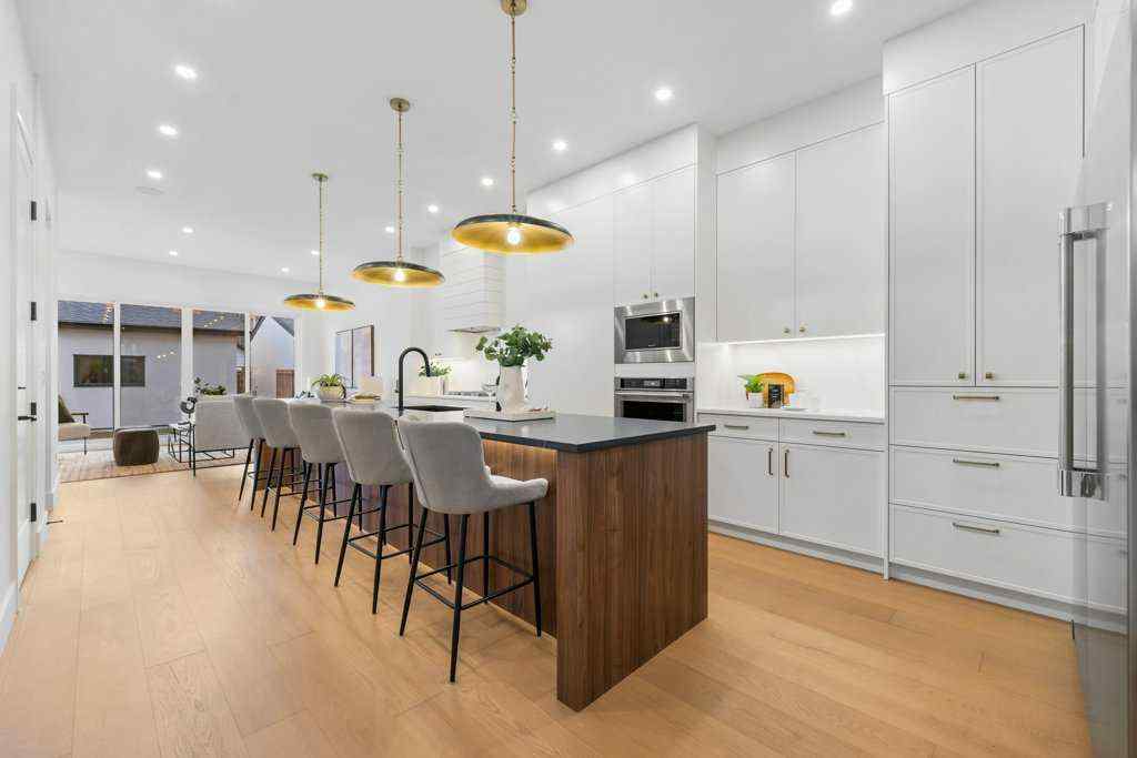 MLS® # A2271889 - 321 18 Avenue NW in Mount Pleasant Calgary, Residential Open Houses