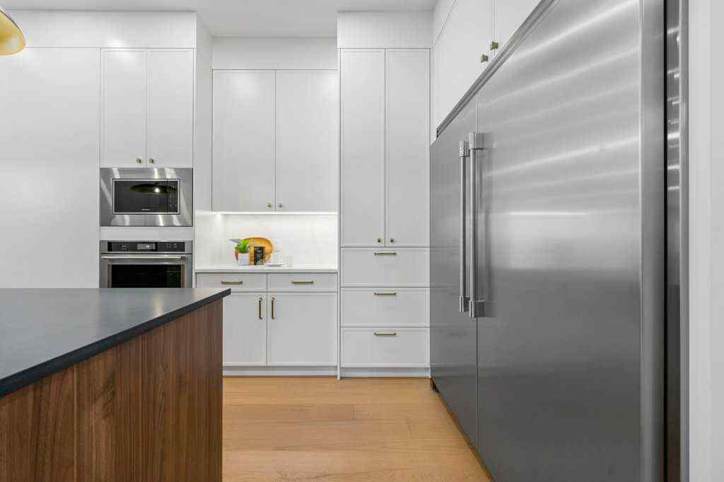 MLS® # A2271889 - 321 18 Avenue NW in Mount Pleasant Calgary, Residential Open Houses