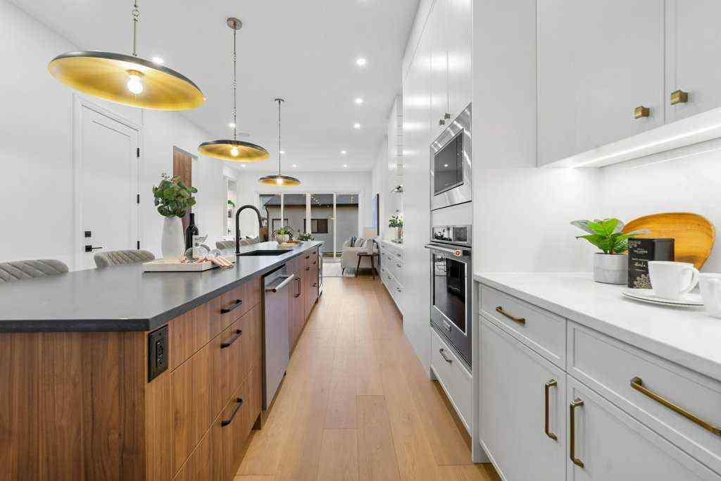 MLS® # A2271889 - 321 18 Avenue NW in Mount Pleasant Calgary, Residential Open Houses