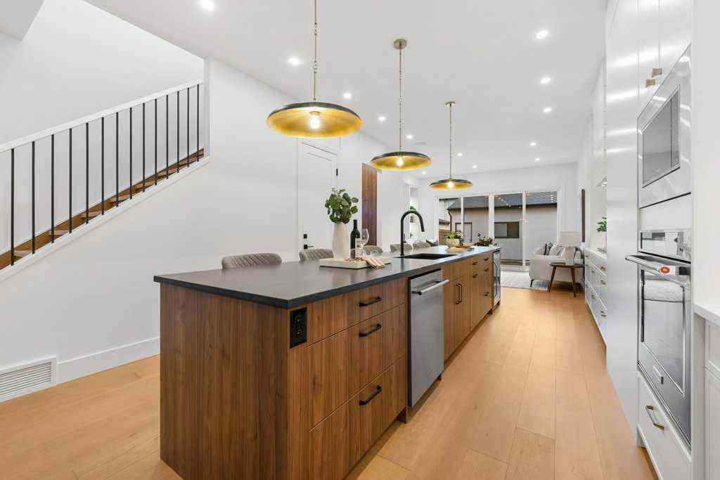 MLS® # A2271889 - 321 18 Avenue NW in Mount Pleasant Calgary, Residential Open Houses