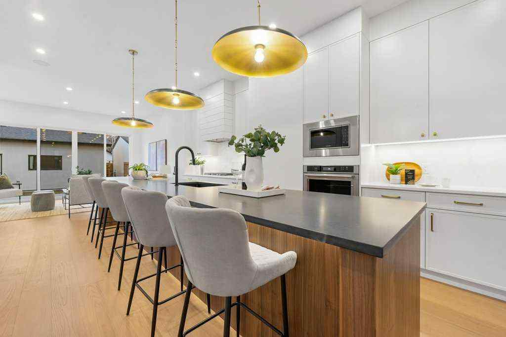 MLS® # A2271889 - 321 18 Avenue NW in Mount Pleasant Calgary, Residential Open Houses