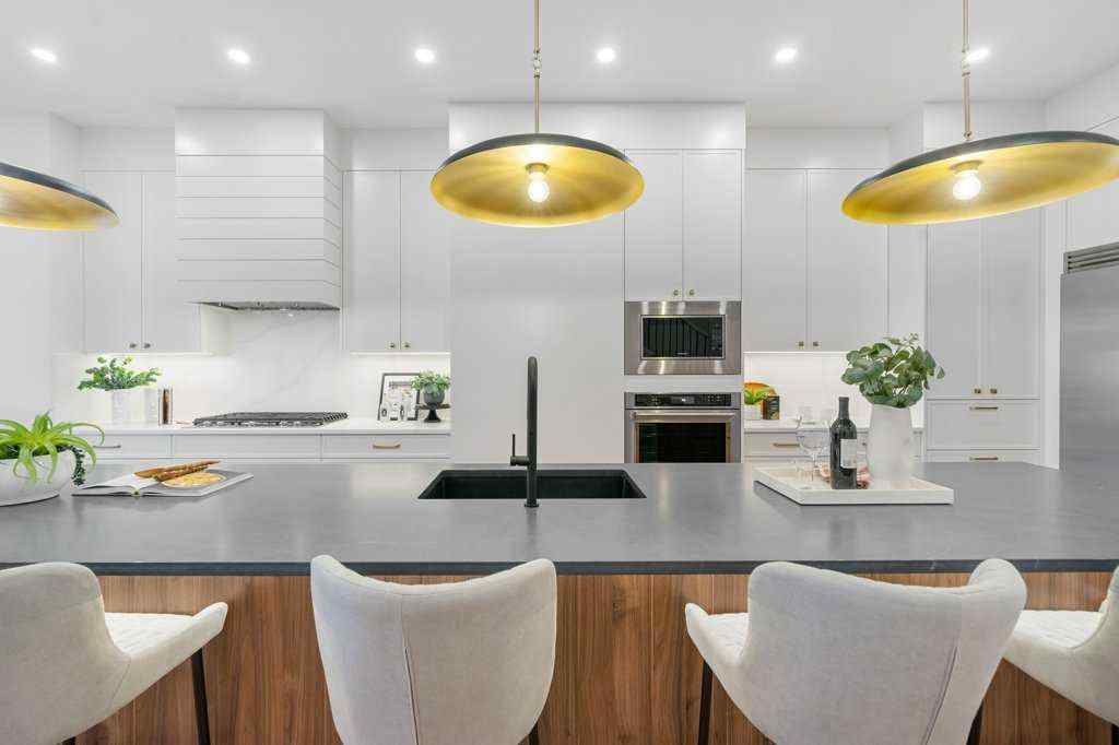 MLS® # A2271889 - 321 18 Avenue NW in Mount Pleasant Calgary, Residential Open Houses