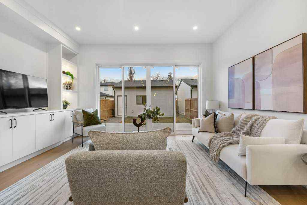 MLS® # A2271889 - 321 18 Avenue NW in Mount Pleasant Calgary, Residential Open Houses