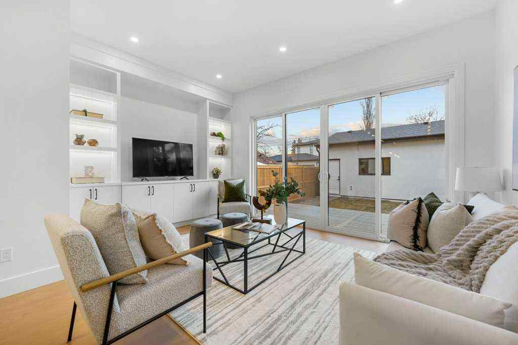 MLS® # A2271889 - 321 18 Avenue NW in Mount Pleasant Calgary, Residential Open Houses