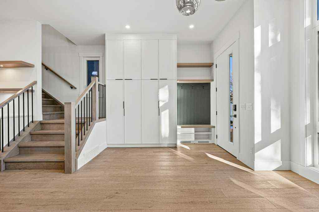 MLS® # A2271909 - 3519 42 Street SW in Glenbrook Calgary, Residential Open Houses