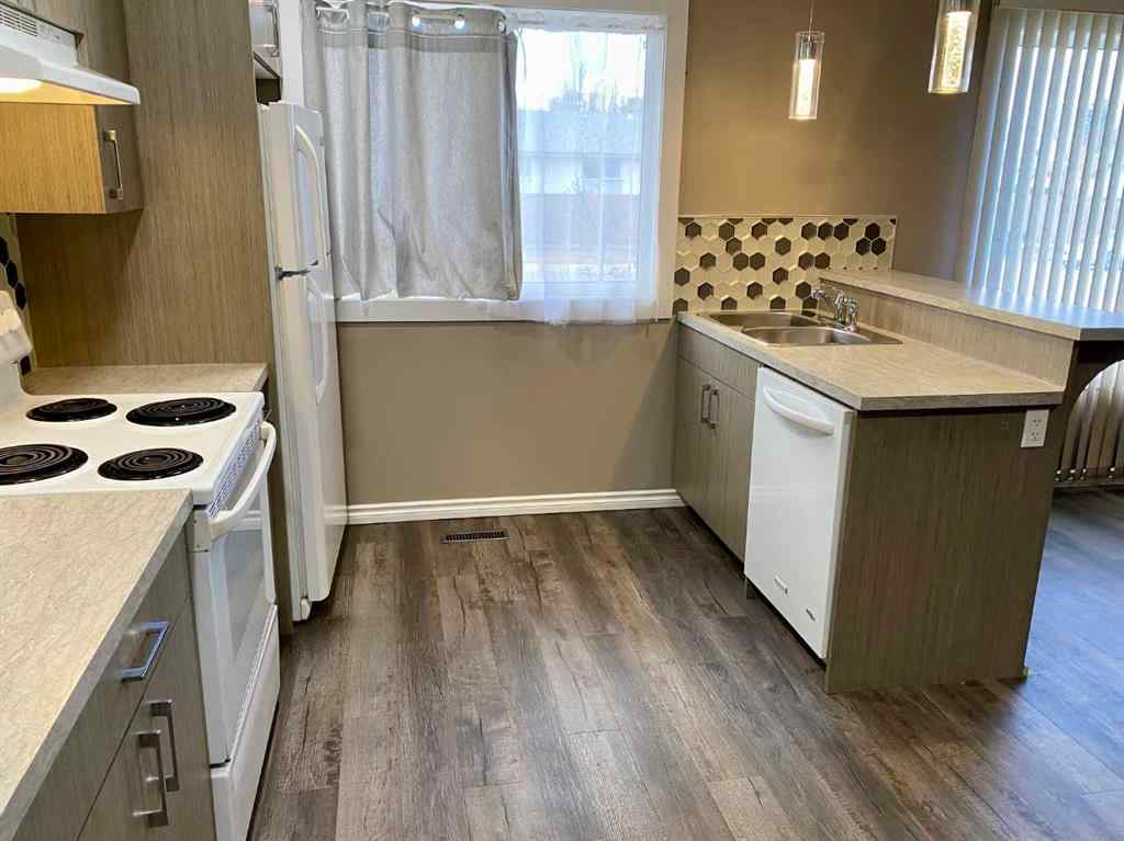 MLS&reg; # A2271943 - 89 Oxford Road W in Varsity Village Lethbridge, Rental Open Houses