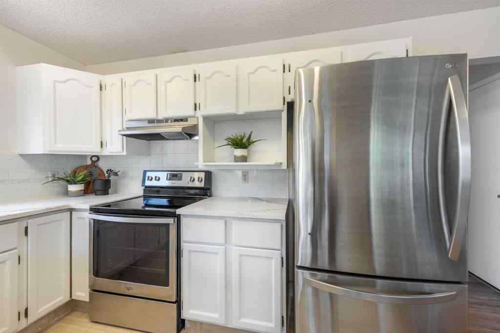 MLS&reg; # A2271959 - 47 Hawkstone Drive NW in Hawkwood Calgary, Residential Open Houses