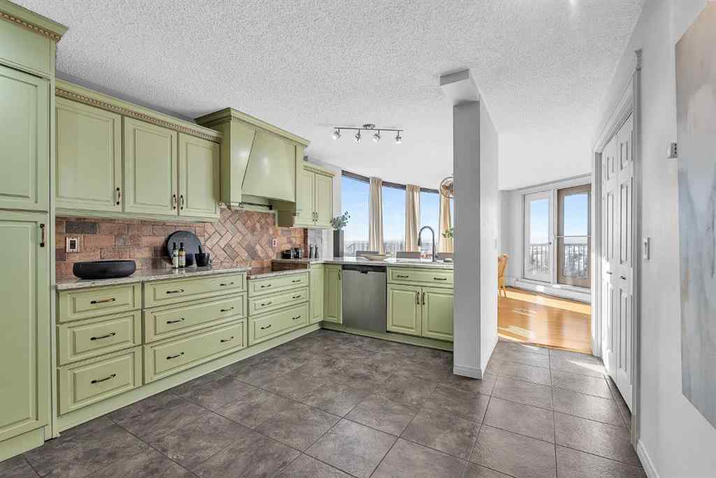 MLS&reg; # A2271972 - Unit #292 20 Coachway Road SW in Coach Hill Calgary, Residential Open Houses