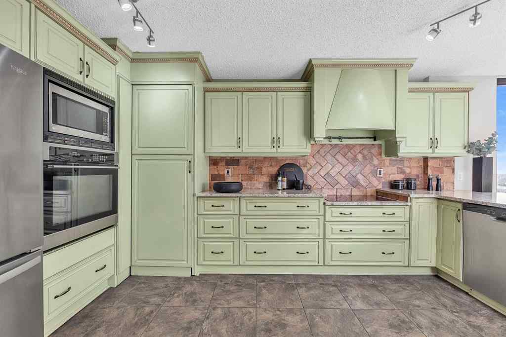 MLS&reg; # A2271972 - Unit #292 20 Coachway Road SW in Coach Hill Calgary, Residential Open Houses