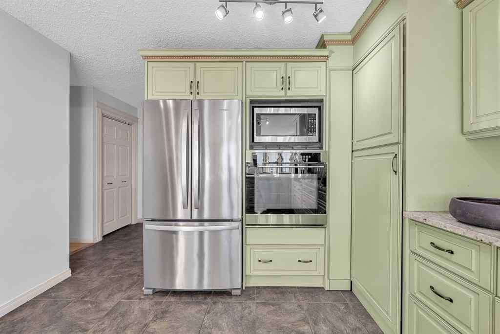 MLS&reg; # A2271972 - Unit #292 20 Coachway Road SW in Coach Hill Calgary, Residential Open Houses