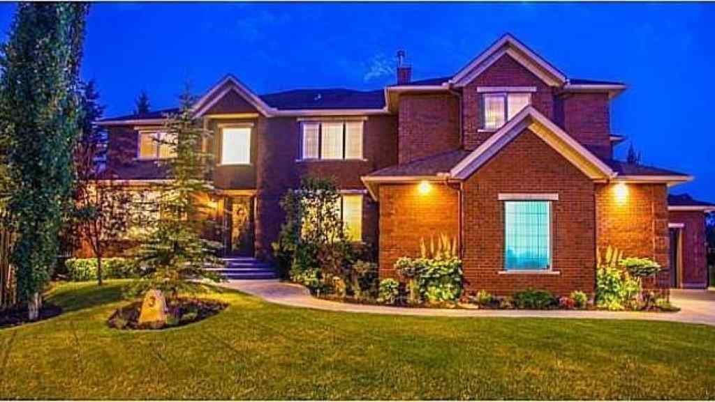 3 Aspen Ridge Close SW Calgary, AB, T3H 5V4 MLS® C4245751