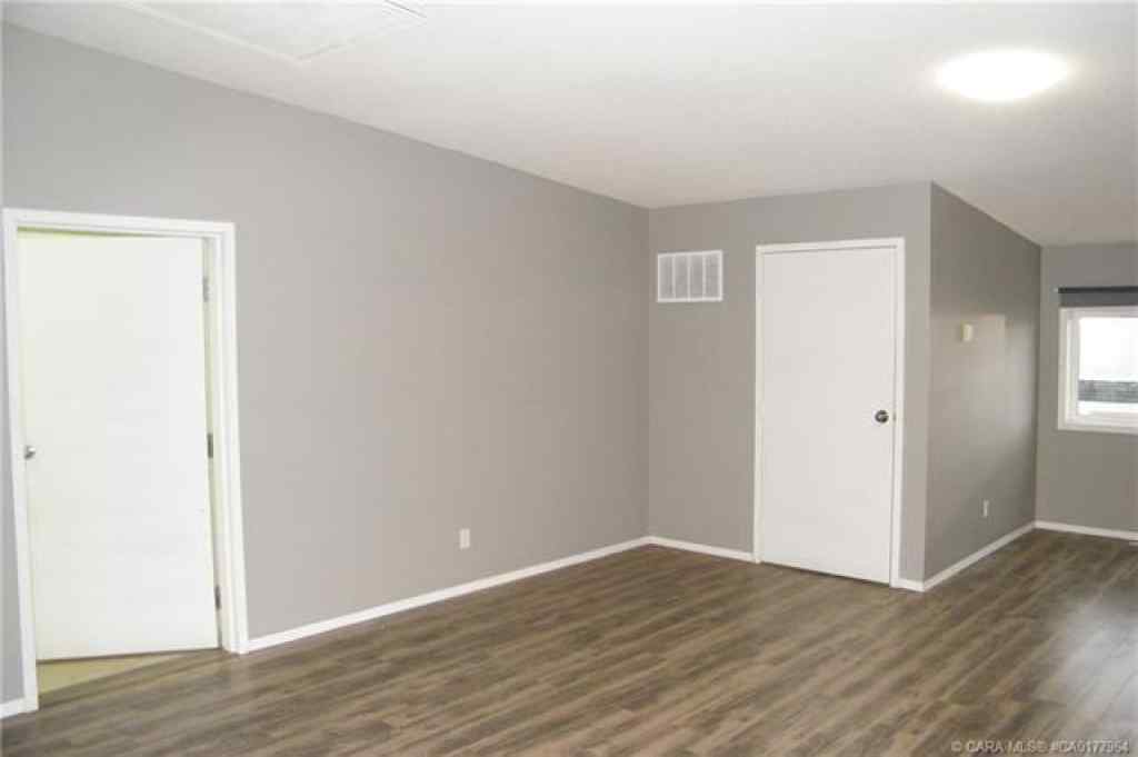 MLS® CA0177964 - 4706 43 Avenue  in  Forestburg, Commercial