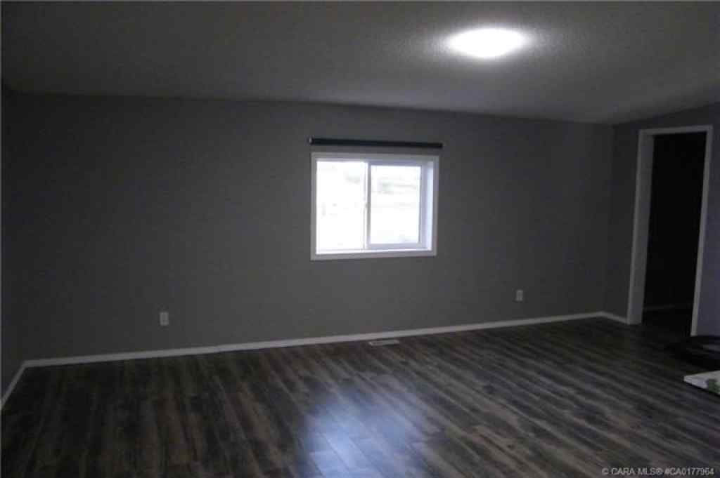 MLS® CA0177964 - 4706 43 Avenue  in  Forestburg, Commercial
