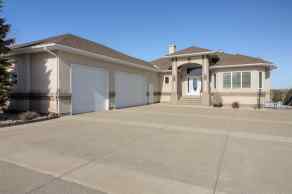 Just listed Southridge Homes for sale 2807 48 Avenue S in Southridge Lethbridge 