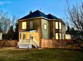 Detached Didsbury homes