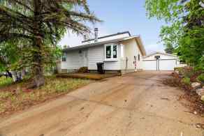 Detached Thickwood homes