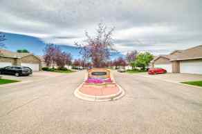 Semi Detached (Half Duplex) Hamptons homes