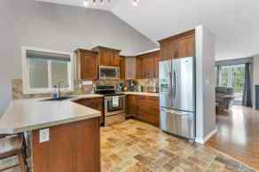 Detached Cottonwood Estates homes