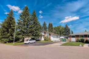 Detached Oakridge Estates homes