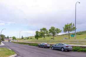 Semi Detached (Half Duplex) Beddington Heights homes