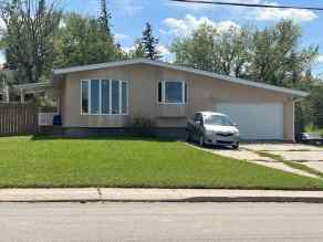 Detached Cardston homes