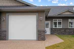 Semi Detached (Half Duplex) Creekview homes