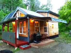 Recreational Rural Camrose County homes