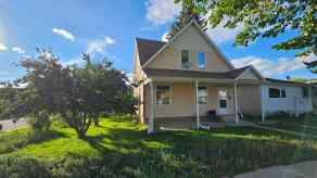 Detached Castor homes