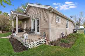 Detached Blackie homes