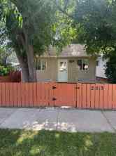 Detached Drumheller homes