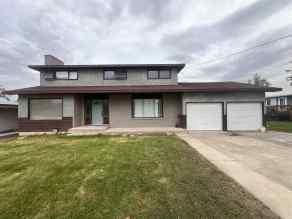 Detached Cardston homes