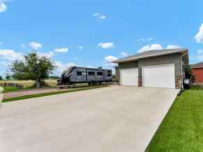 Detached Redcliff homes