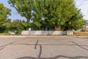 Detached Fort Macleod homes